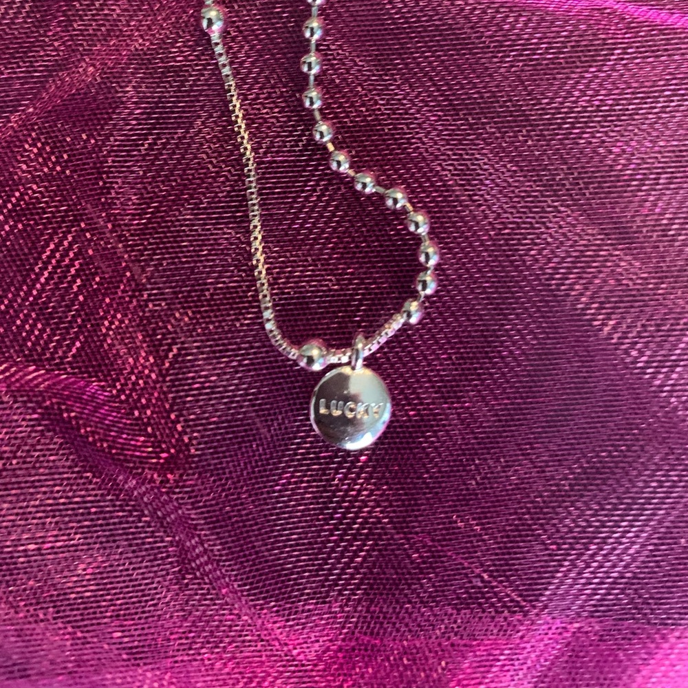 Cute necklace with ‘Lucky’ charm 🍀